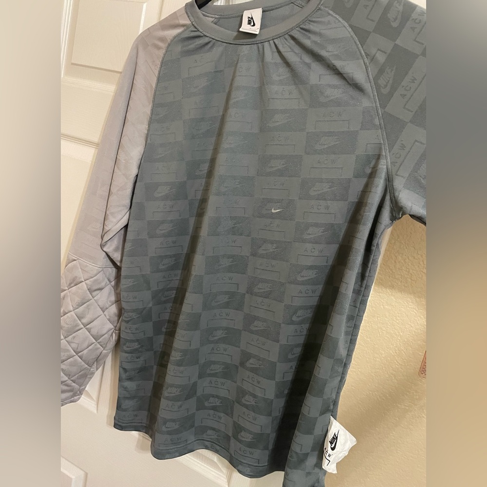 Nike x A Cold Wall Long Sleeve Cool
Grey Gunsmoke